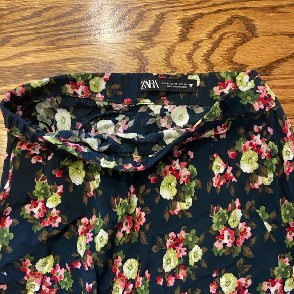 Zara maxi skirt, floral print, slim with flare - Picture 3 of 3